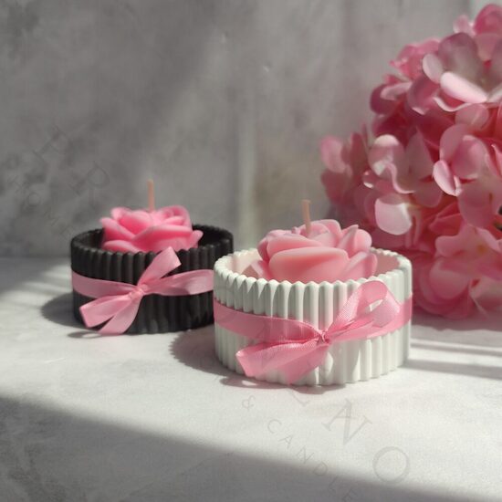 Svíčka s růží s vůní PIVOŇKA