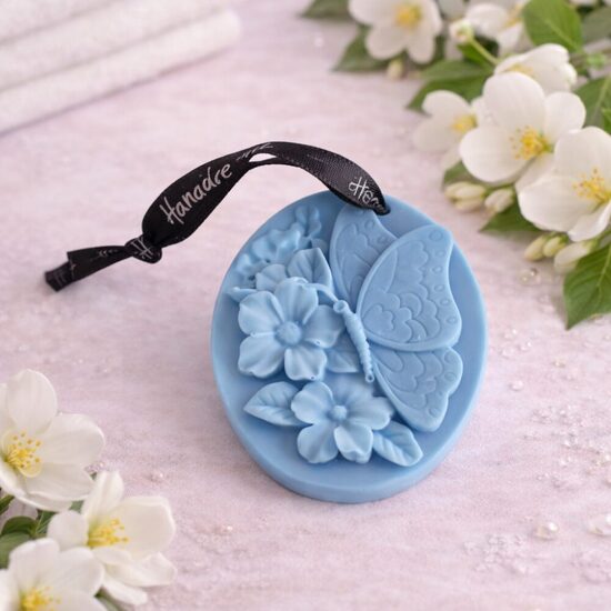 Voskový difuzér do šatníku – J’arode Parfum (závěsná vůně do skříně)