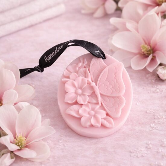 Voskový difuzér do šatníku – Magnolia (závěsná vůně do skříně)